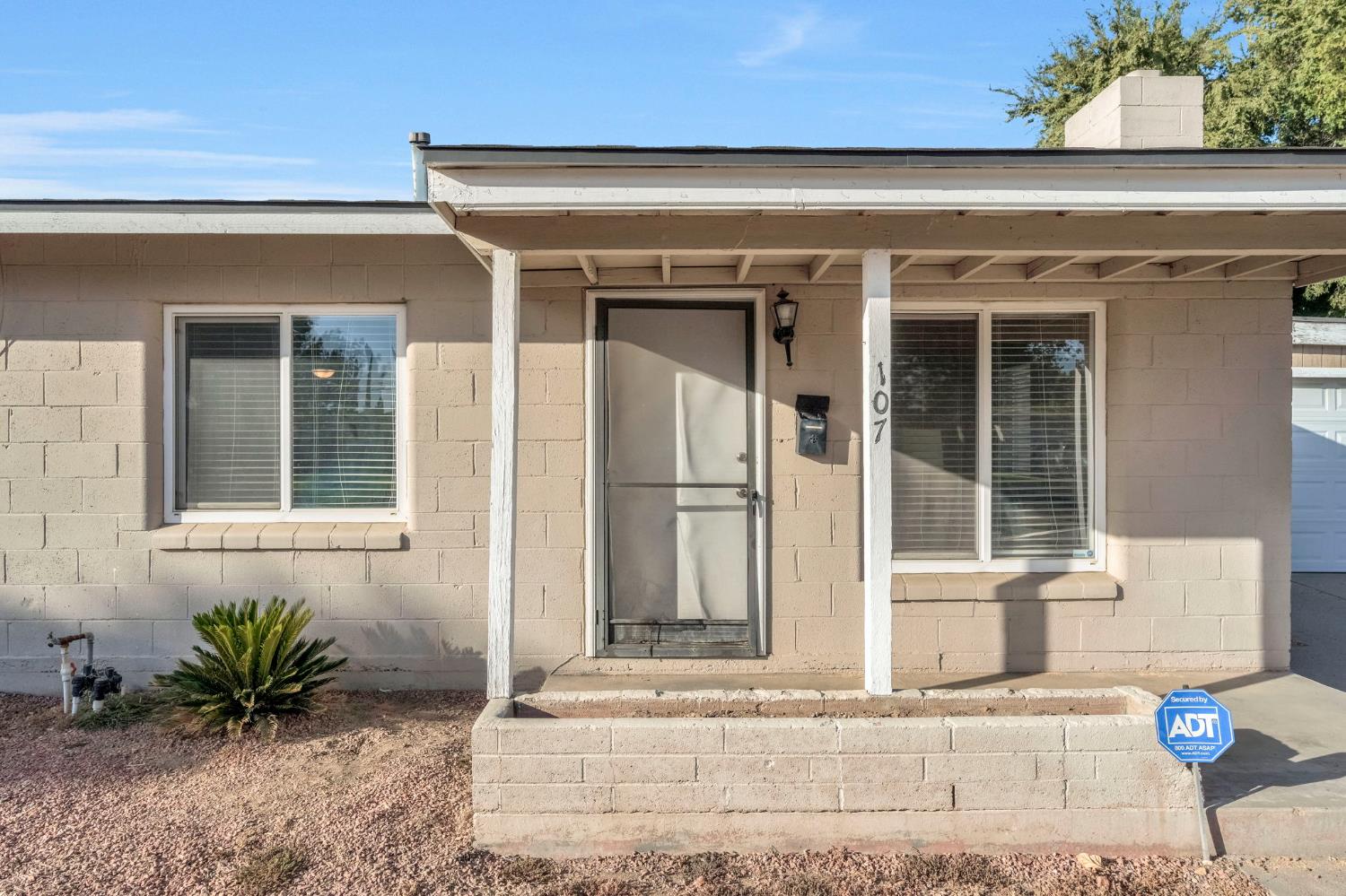 107 E Hampton Way, Fresno, CA 93704