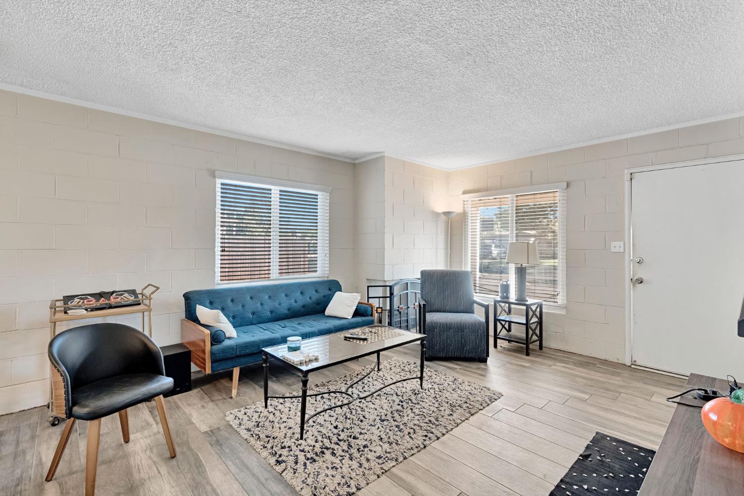 107 E Hampton Way, Fresno, CA 93704