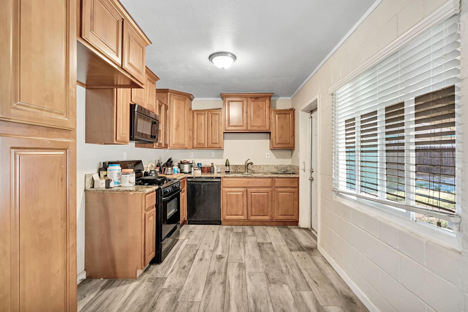 107 E Hampton Way, Fresno, CA 93704