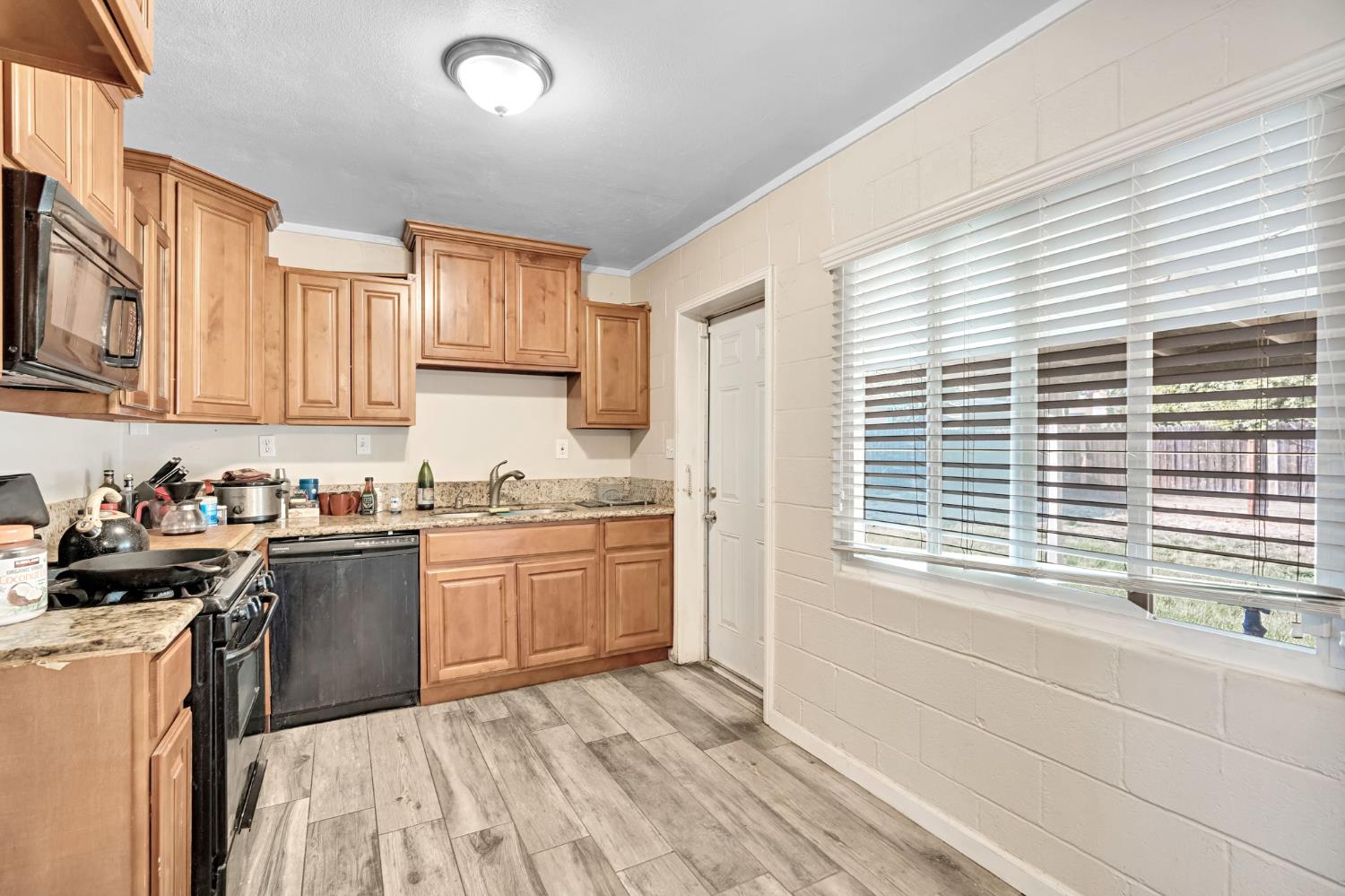 107 E Hampton Way, Fresno, CA 93704