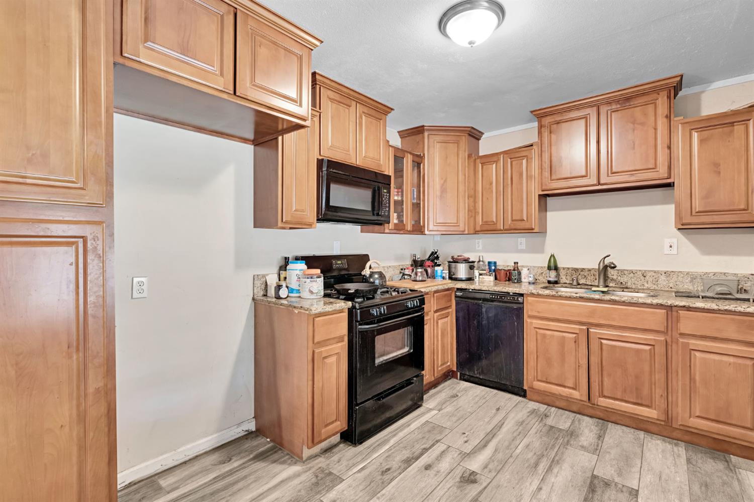 107 E Hampton Way, Fresno, CA 93704