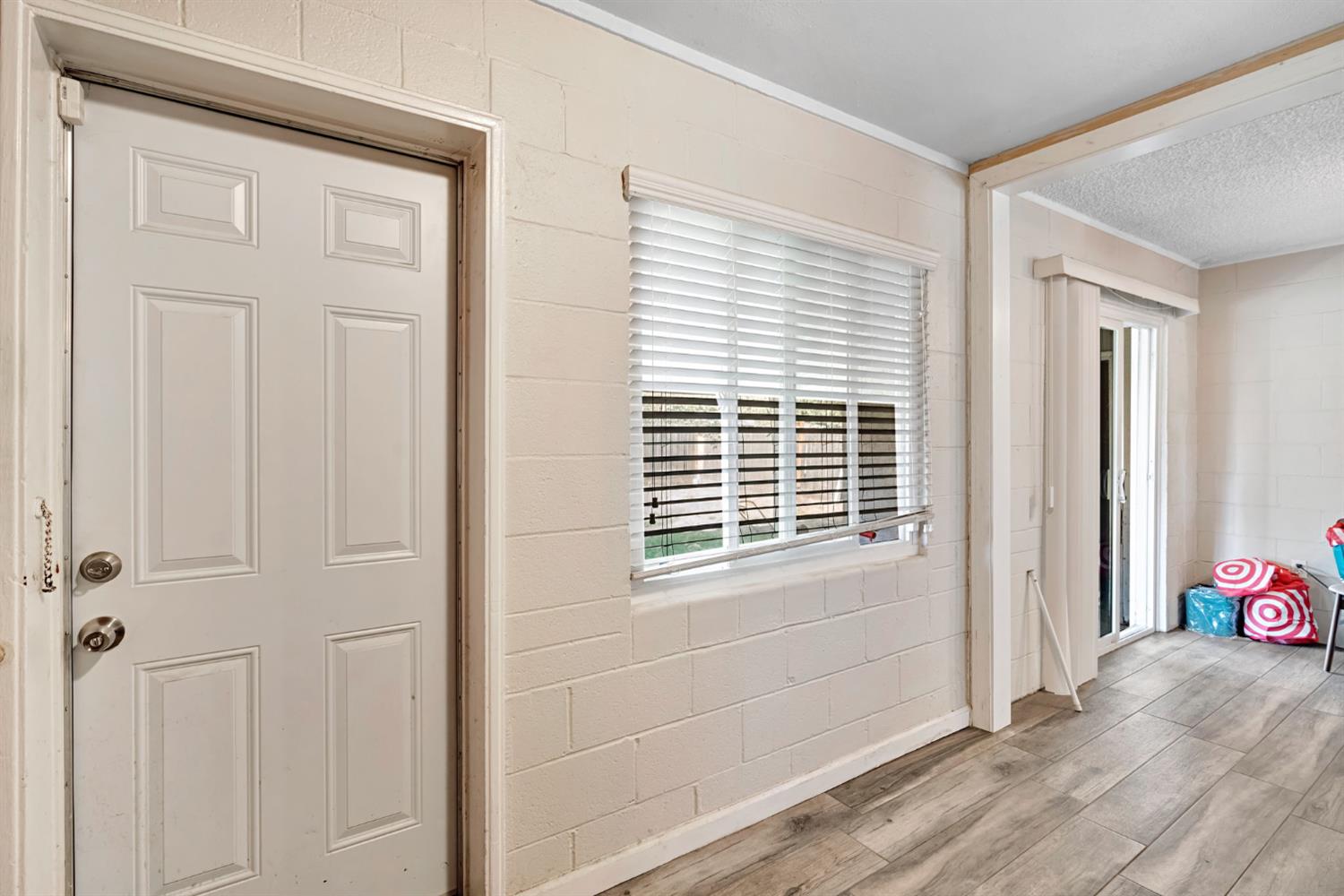 107 E Hampton Way, Fresno, CA 93704