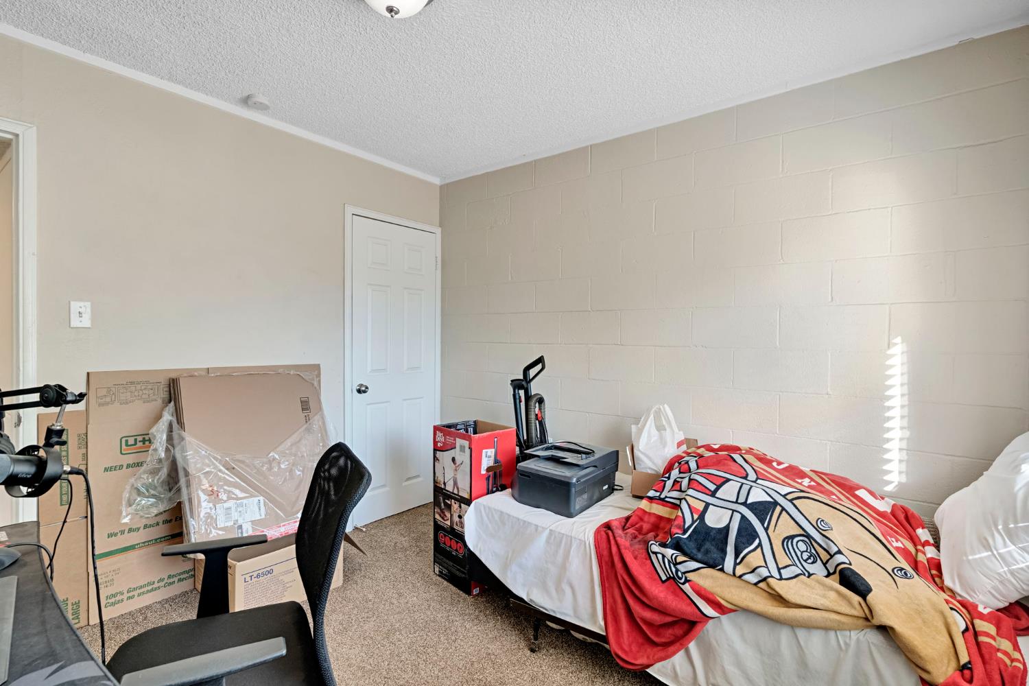 107 E Hampton Way, Fresno, CA 93704