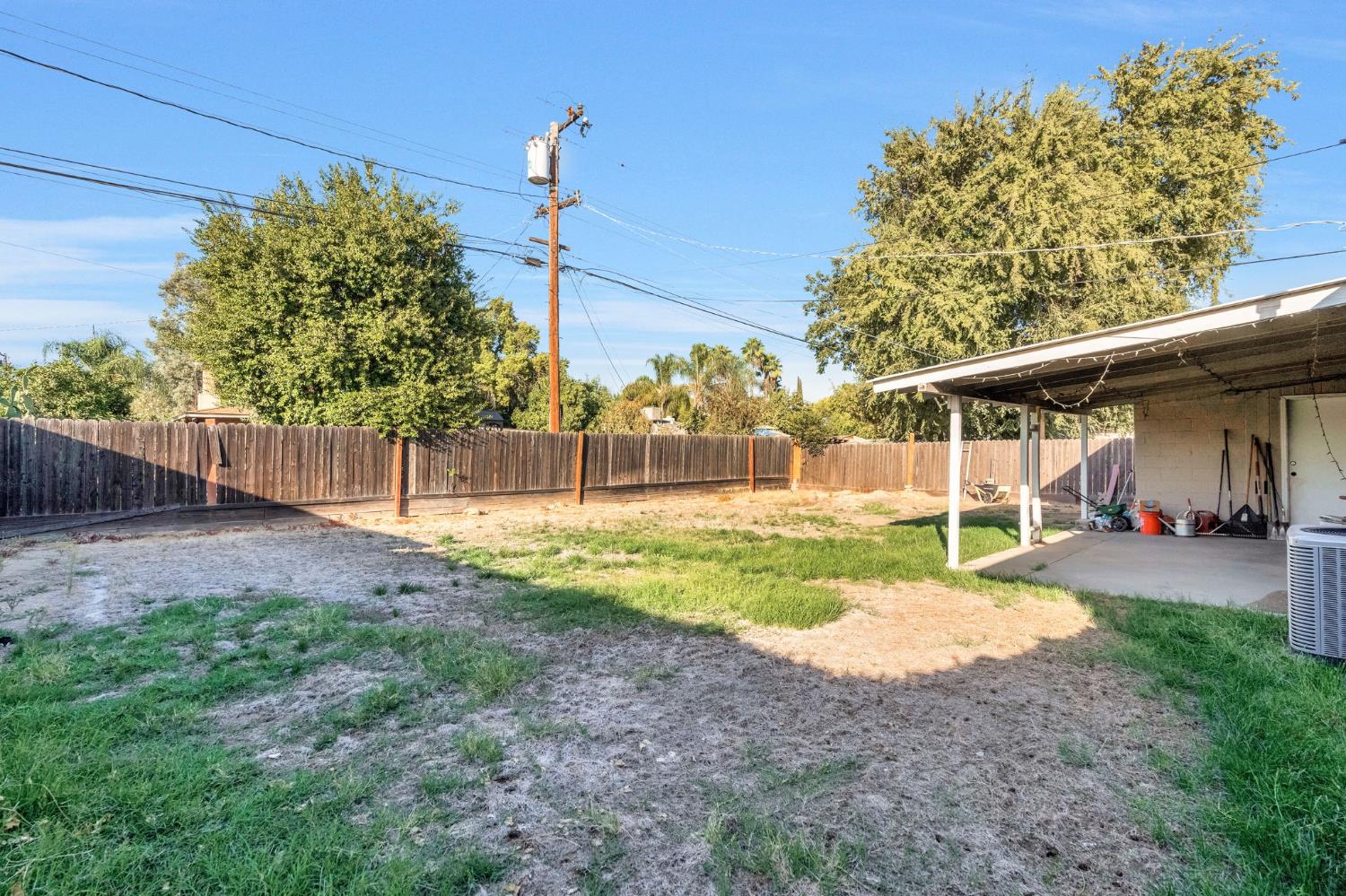 107 E Hampton Way, Fresno, CA 93704