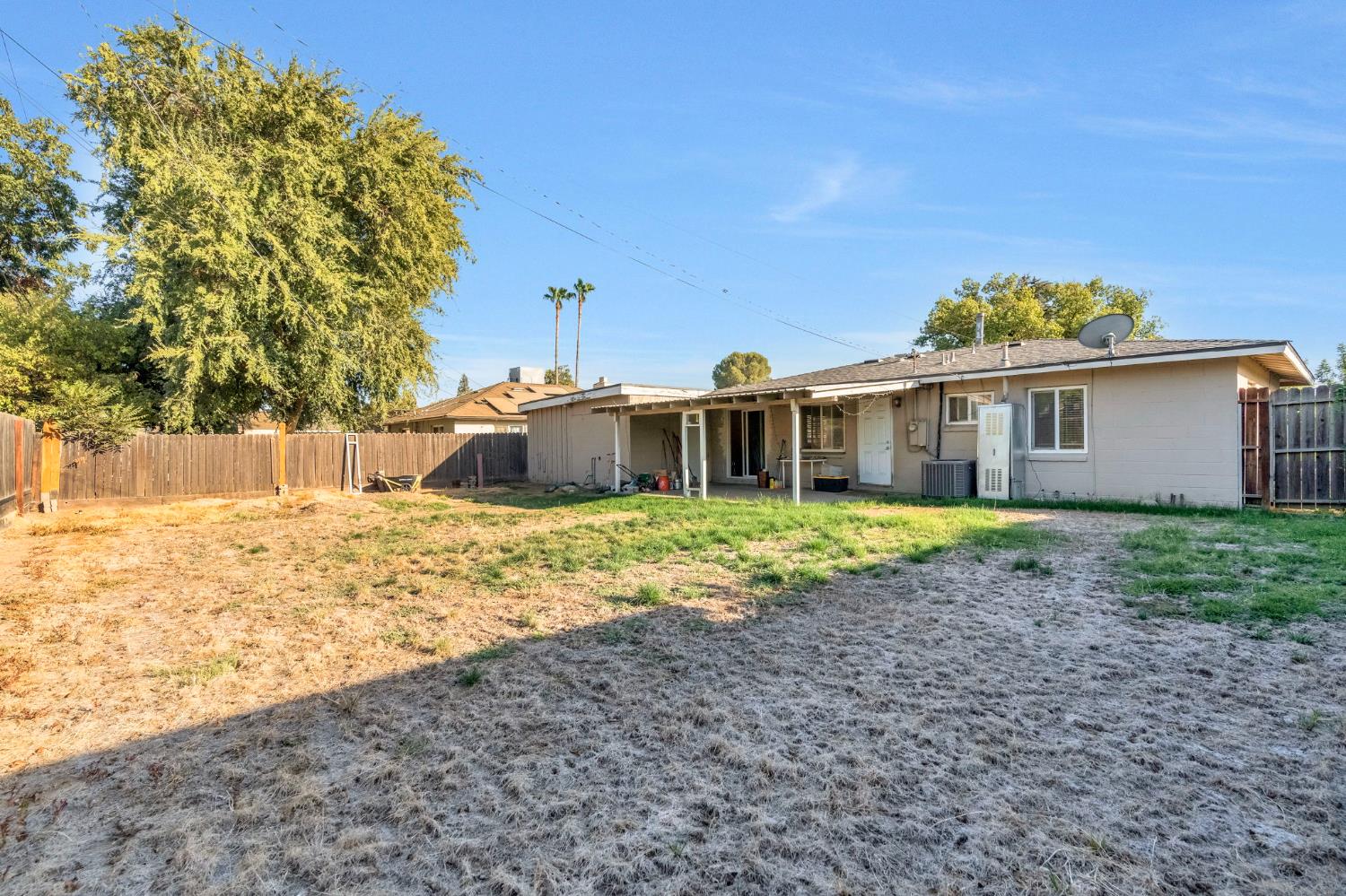 107 E Hampton Way, Fresno, CA 93704