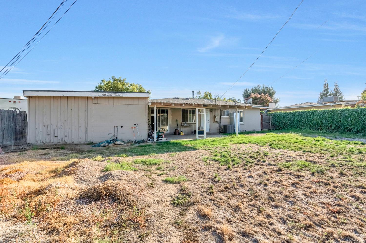 107 E Hampton Way, Fresno, CA 93704
