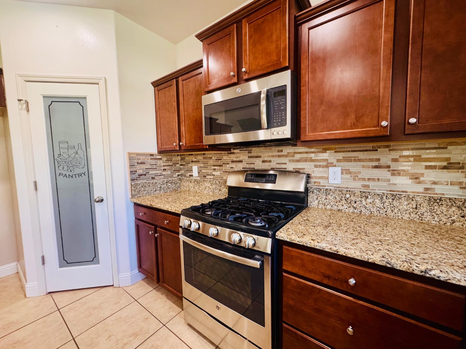 9506 Liberty Island Dr, Bakersfield, CA 93311