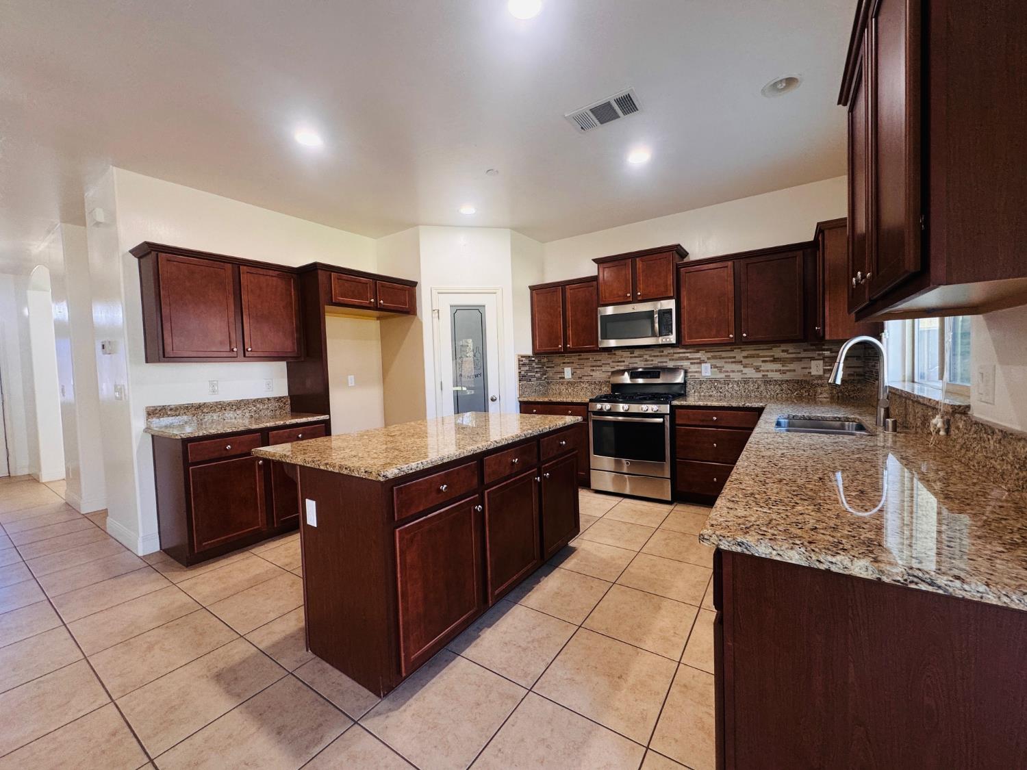 9506 Liberty Island Dr, Bakersfield, CA 93311