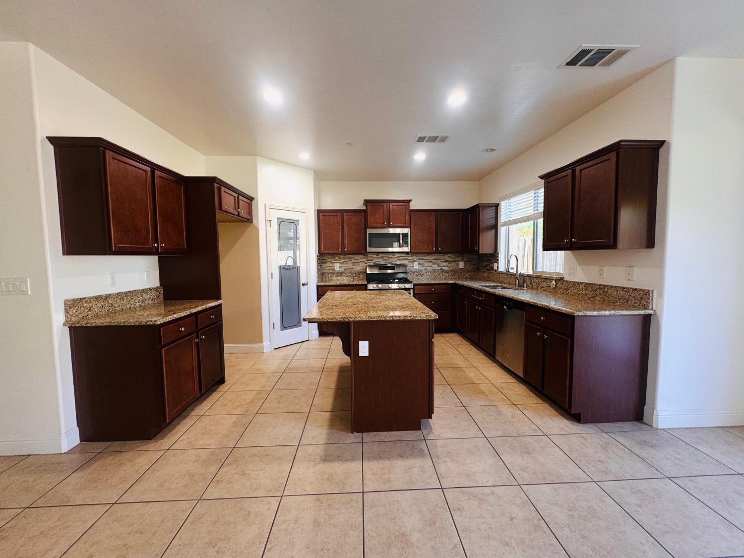 9506 Liberty Island Dr, Bakersfield, CA 93311