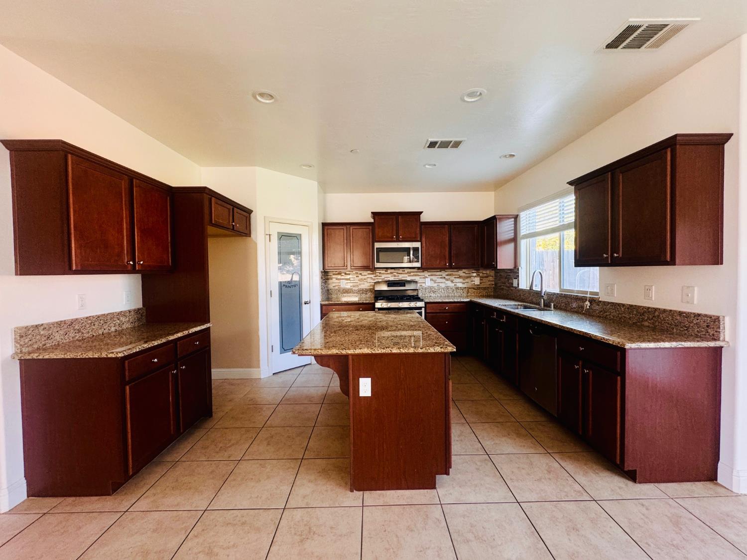 9506 Liberty Island Dr, Bakersfield, CA 93311