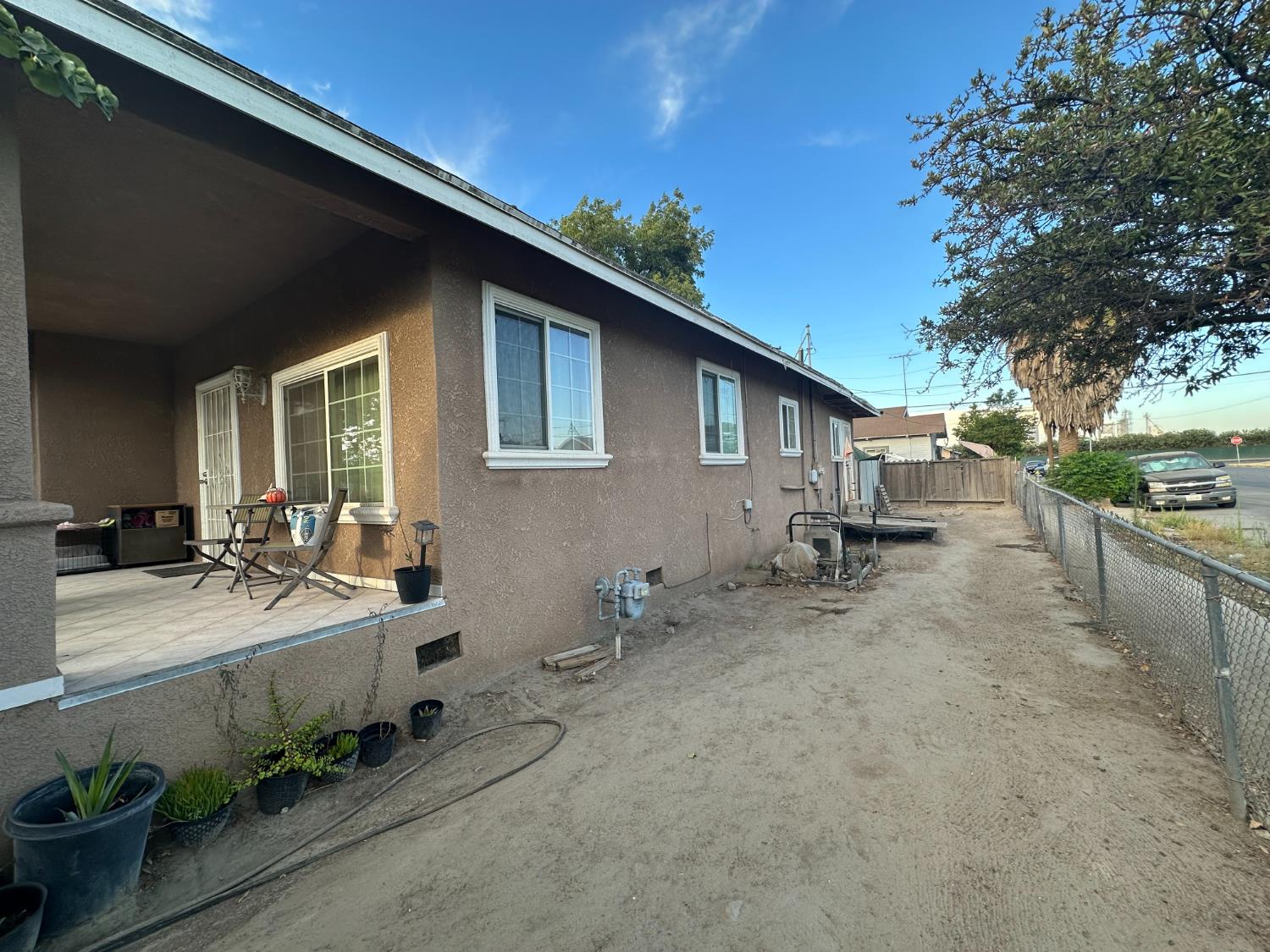 2651 S 11Th St, Fresno, CA 93725