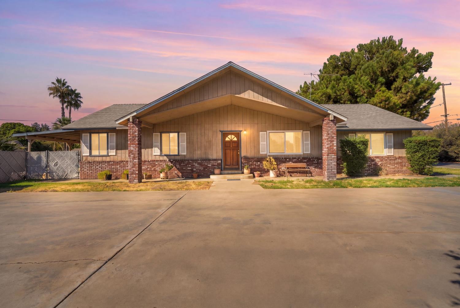 2143 W Linda Vista Ave, Porterville, CA 93257