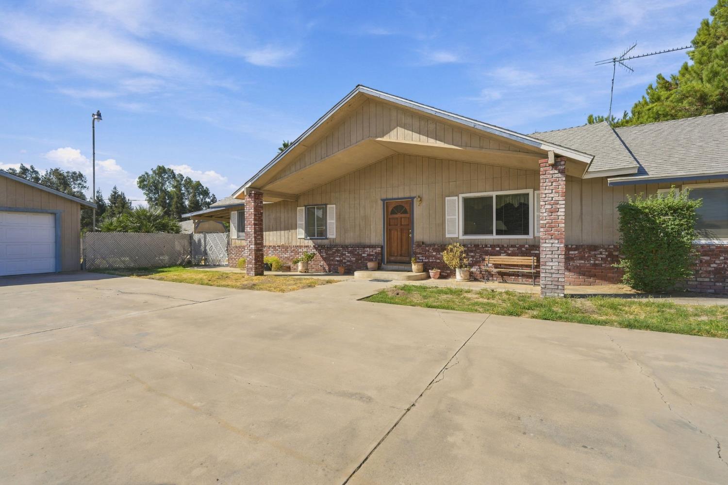2143 W Linda Vista Ave, Porterville, CA 93257