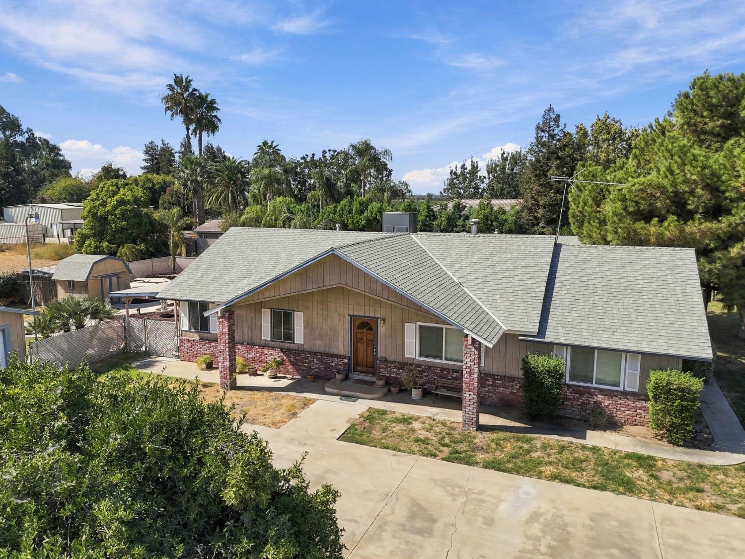 2143 W Linda Vista Ave, Porterville, CA 93257