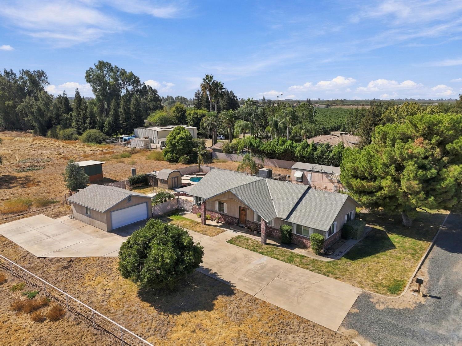 2143 W Linda Vista Ave, Porterville, CA 93257