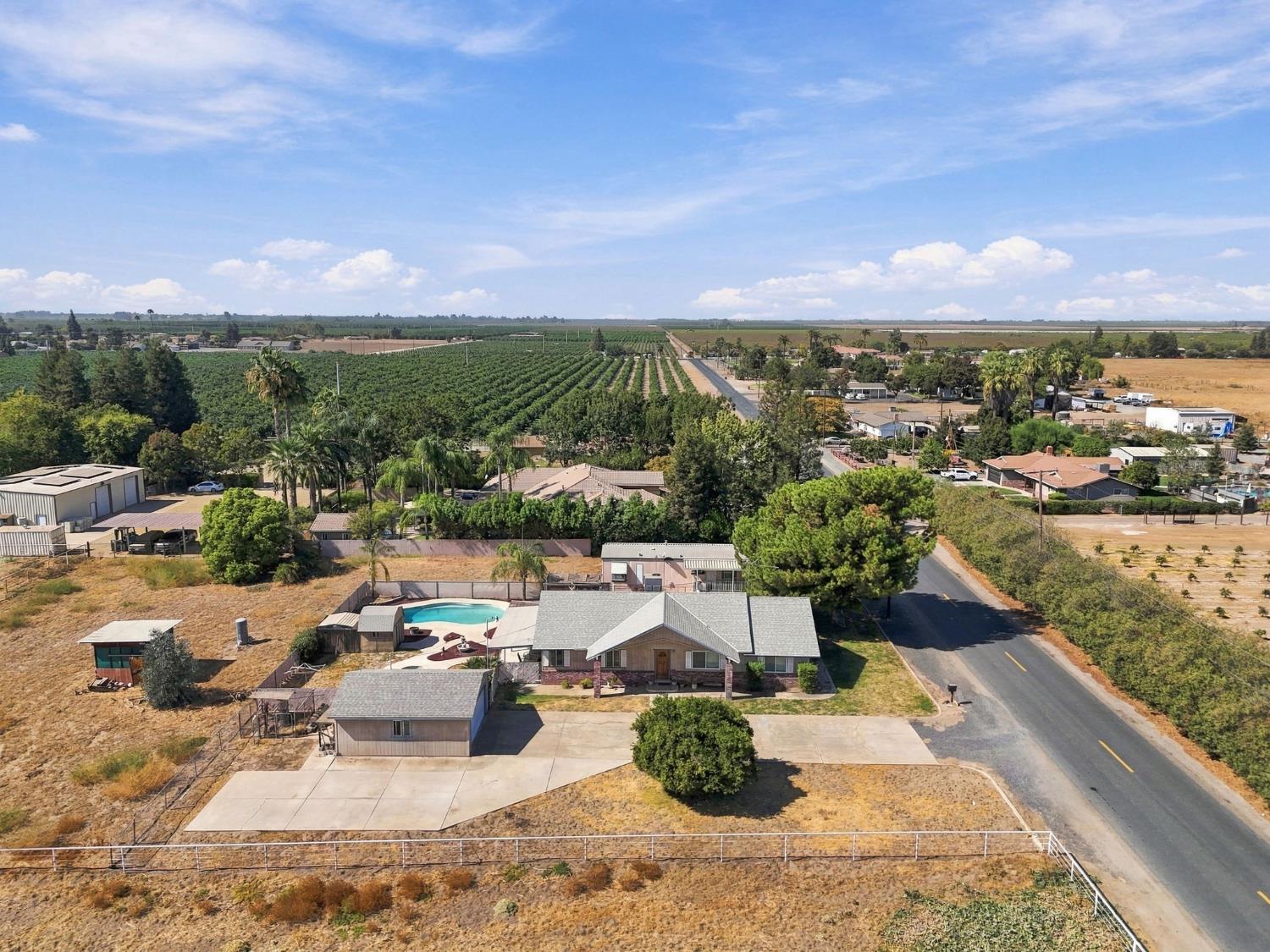 2143 W Linda Vista Ave, Porterville, CA 93257