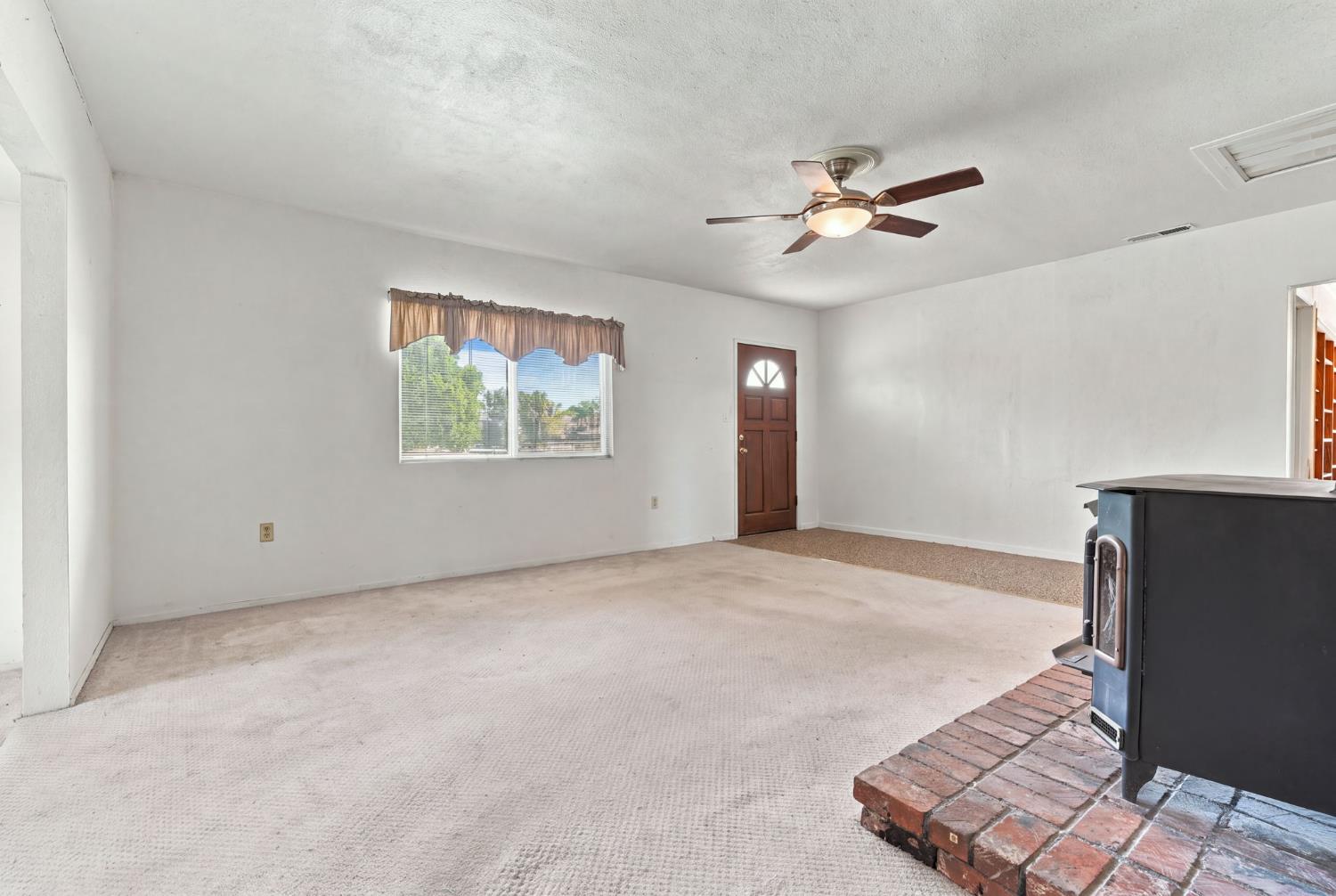 2143 W Linda Vista Ave, Porterville, CA 93257
