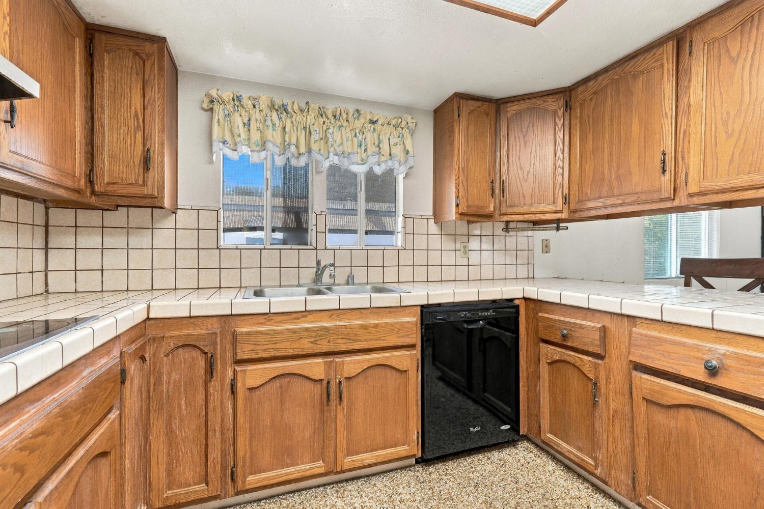 2143 W Linda Vista Ave, Porterville, CA 93257