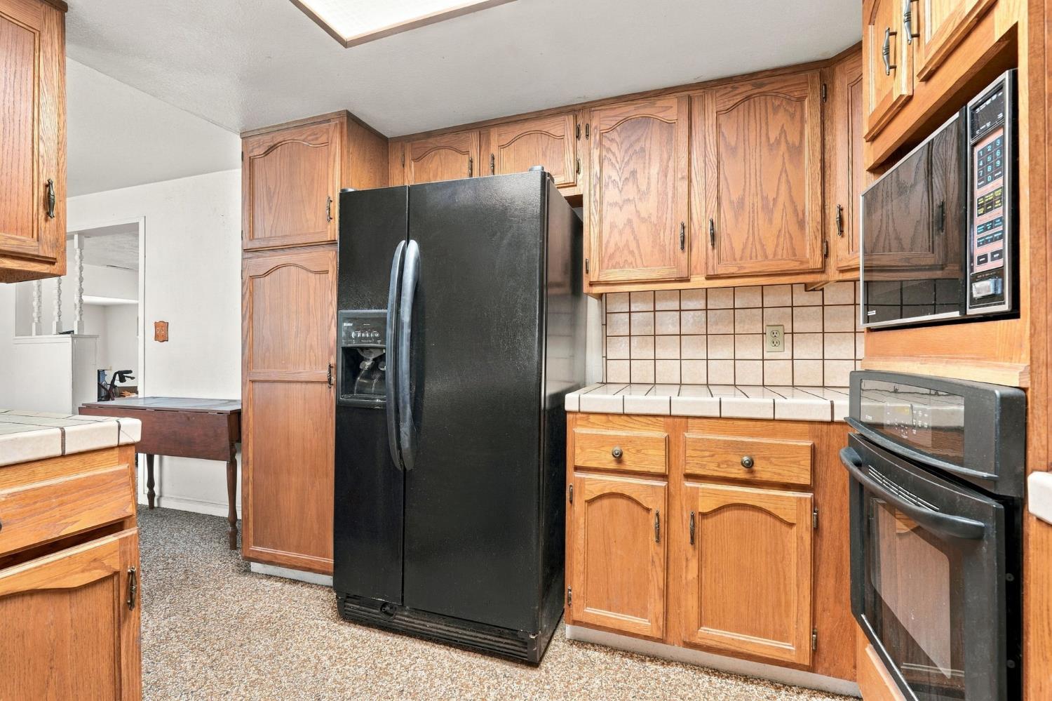 2143 W Linda Vista Ave, Porterville, CA 93257