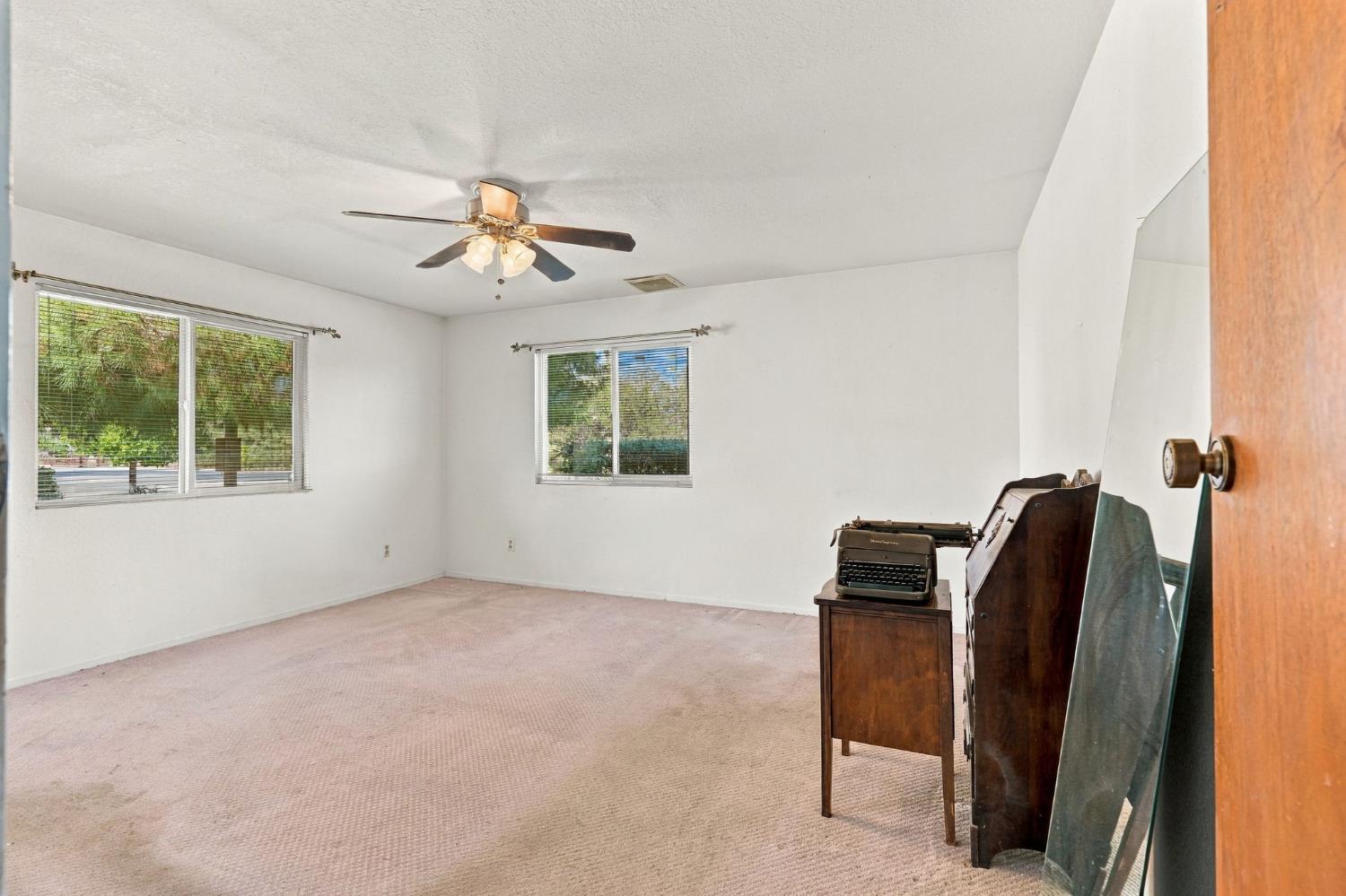 2143 W Linda Vista Ave, Porterville, CA 93257