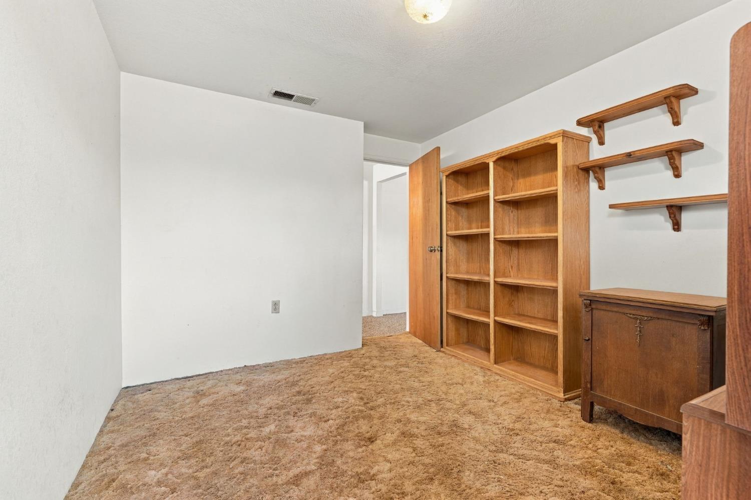 2143 W Linda Vista Ave, Porterville, CA 93257