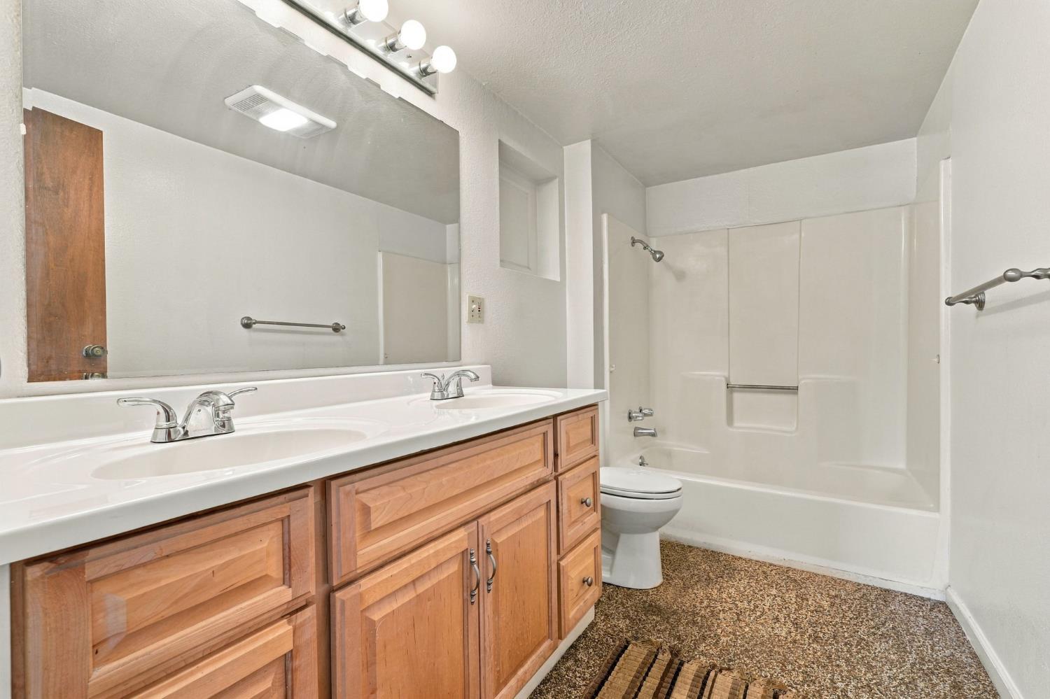 2143 W Linda Vista Ave, Porterville, CA 93257