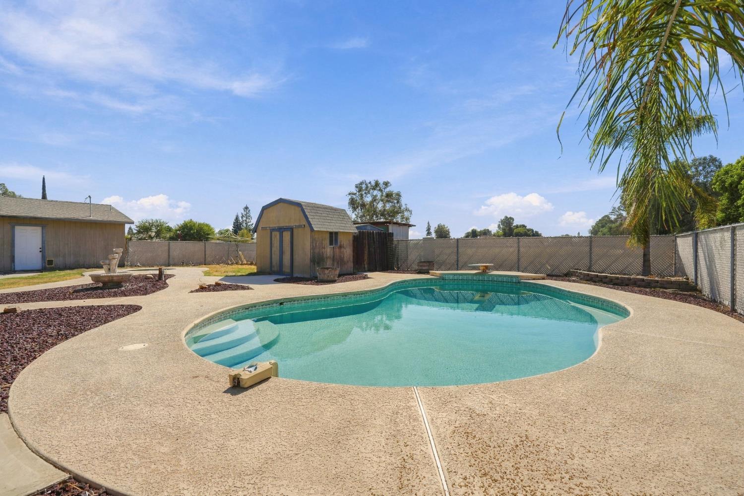 2143 W Linda Vista Ave, Porterville, CA 93257
