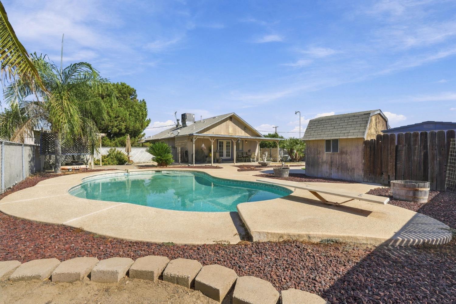 2143 W Linda Vista Ave, Porterville, CA 93257