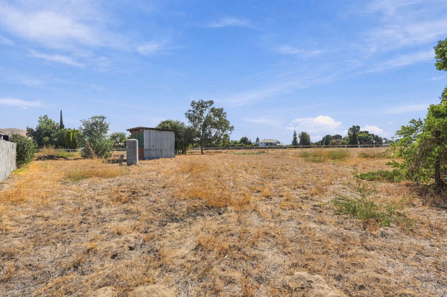 2143 W Linda Vista Ave, Porterville, CA 93257