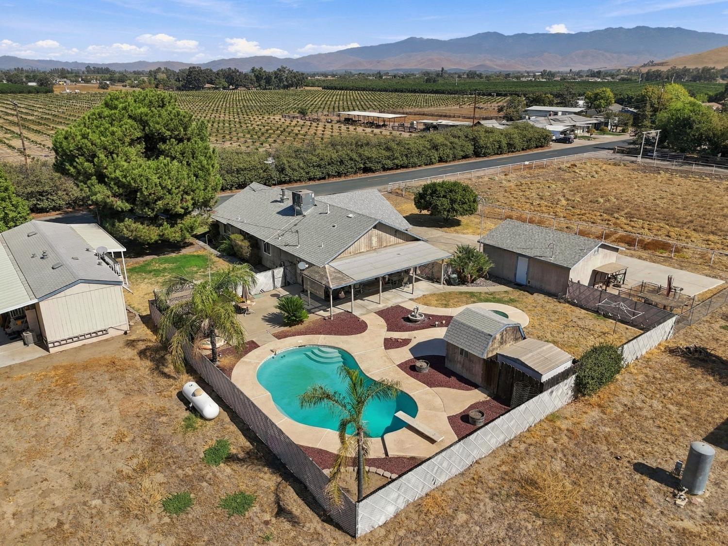 2143 W Linda Vista Ave, Porterville, CA 93257