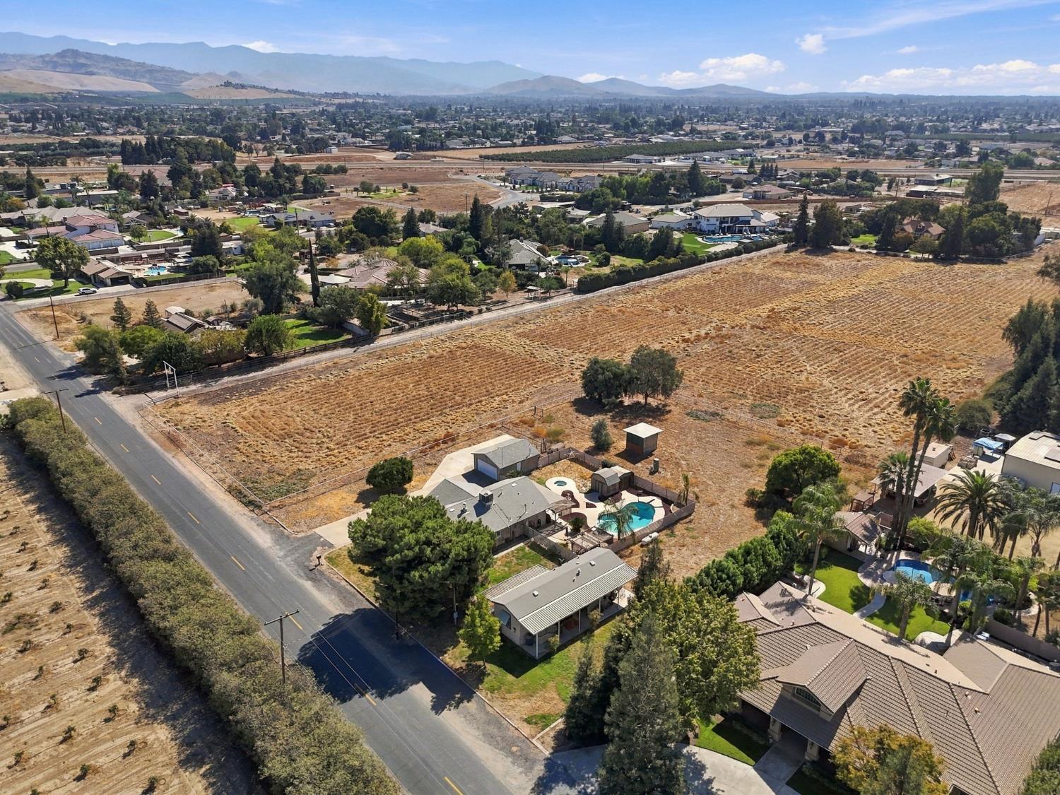 2143 W Linda Vista Ave, Porterville, CA 93257