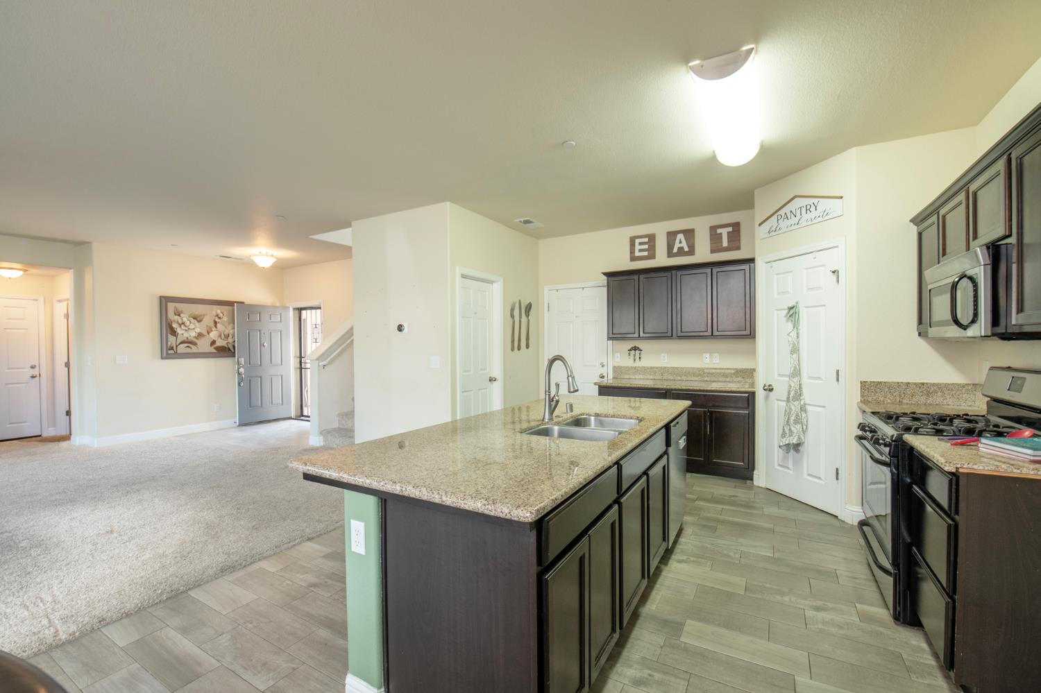2980 4Th St, Sanger, CA 93657