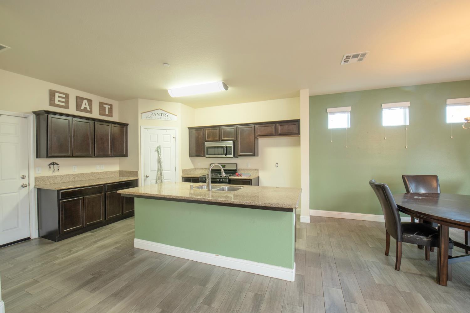 2980 4Th St, Sanger, CA 93657