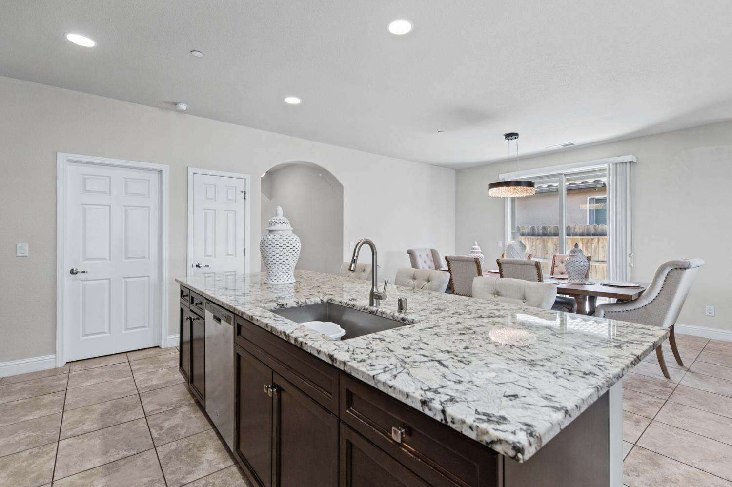 1728 E Green Sage Ave, Fresno, CA 93730