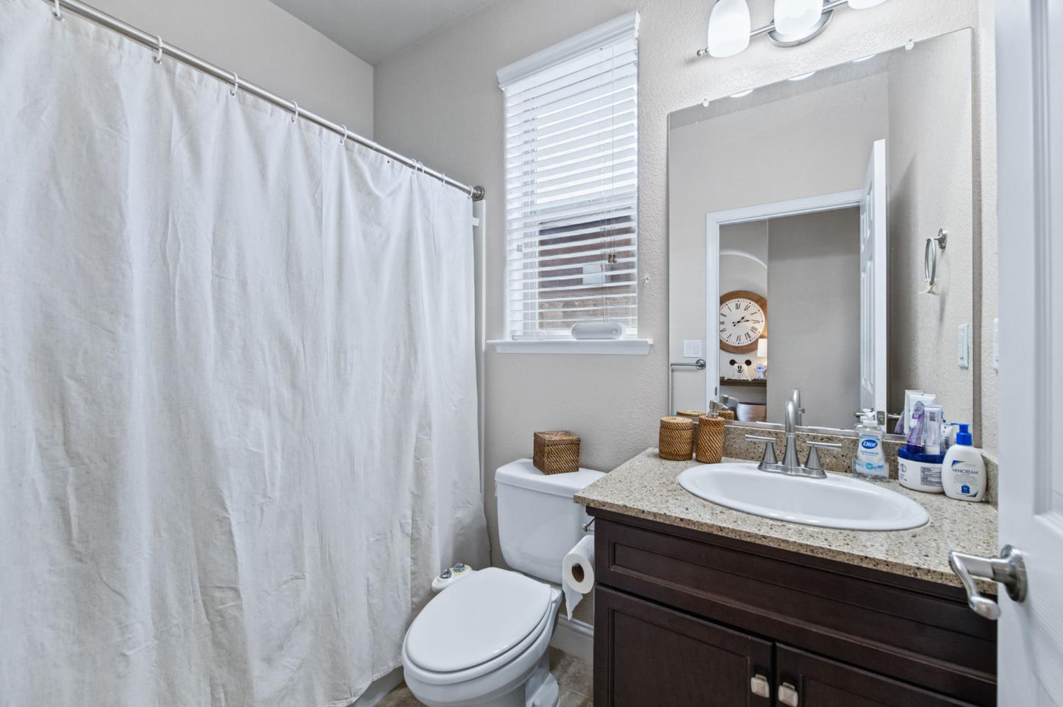 1728 E Green Sage Ave, Fresno, CA 93730