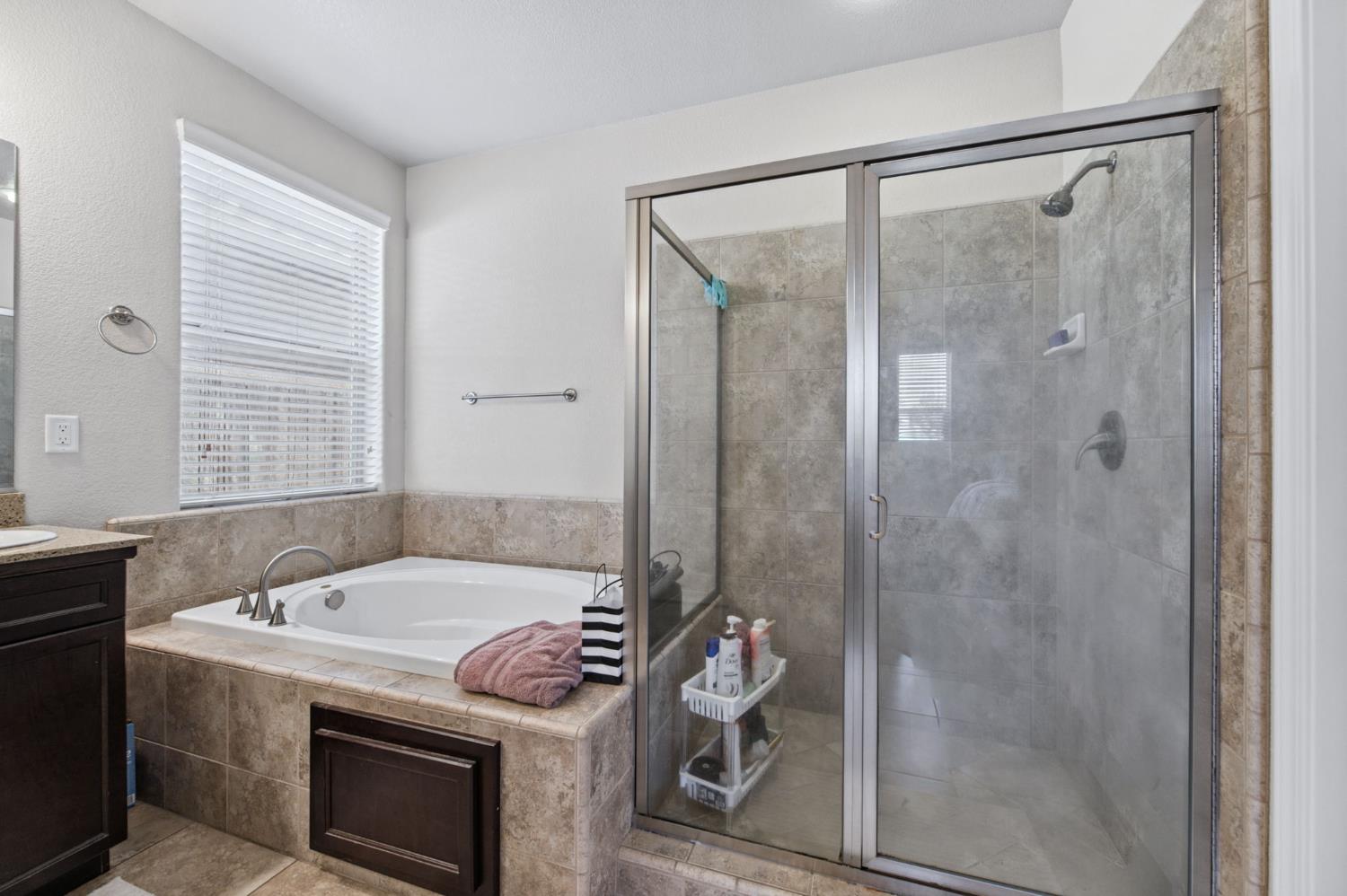 1728 E Green Sage Ave, Fresno, CA 93730