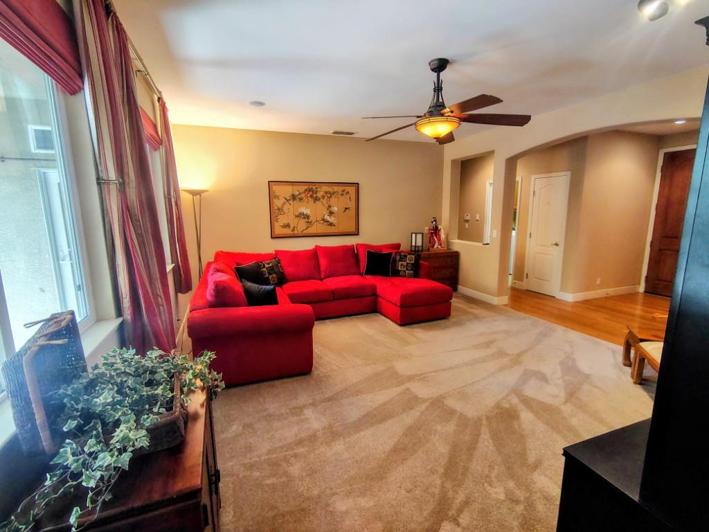 474 Serena Ave, Clovis, CA 93619