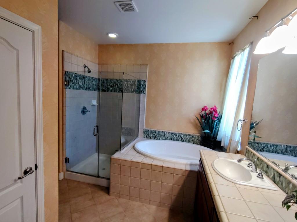 474 Serena Ave, Clovis, CA 93619