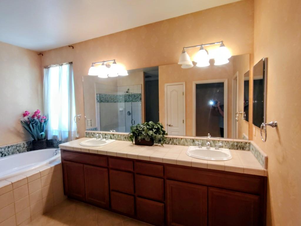 474 Serena Ave, Clovis, CA 93619