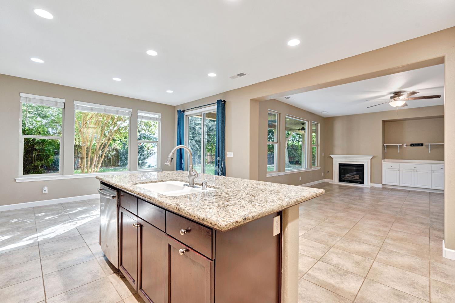 3154 Mitchell Ave, Clovis, CA 93619