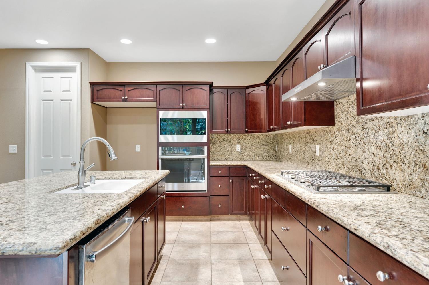 3154 Mitchell Ave, Clovis, CA 93619