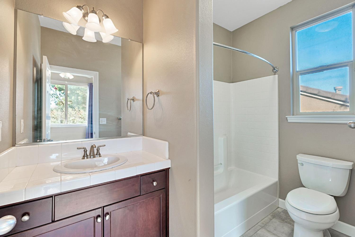 3154 Mitchell Ave, Clovis, CA 93619