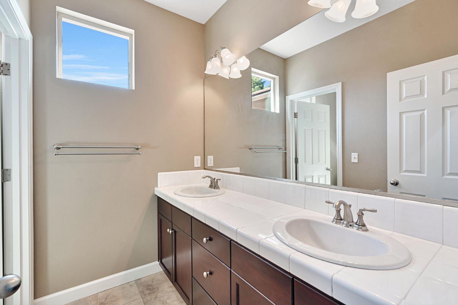 3154 Mitchell Ave, Clovis, CA 93619