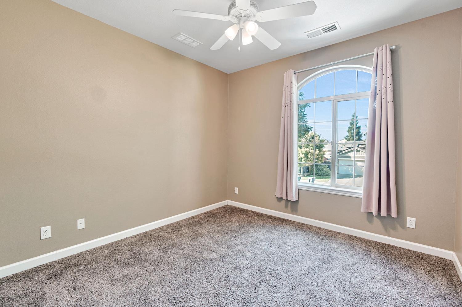 3154 Mitchell Ave, Clovis, CA 93619