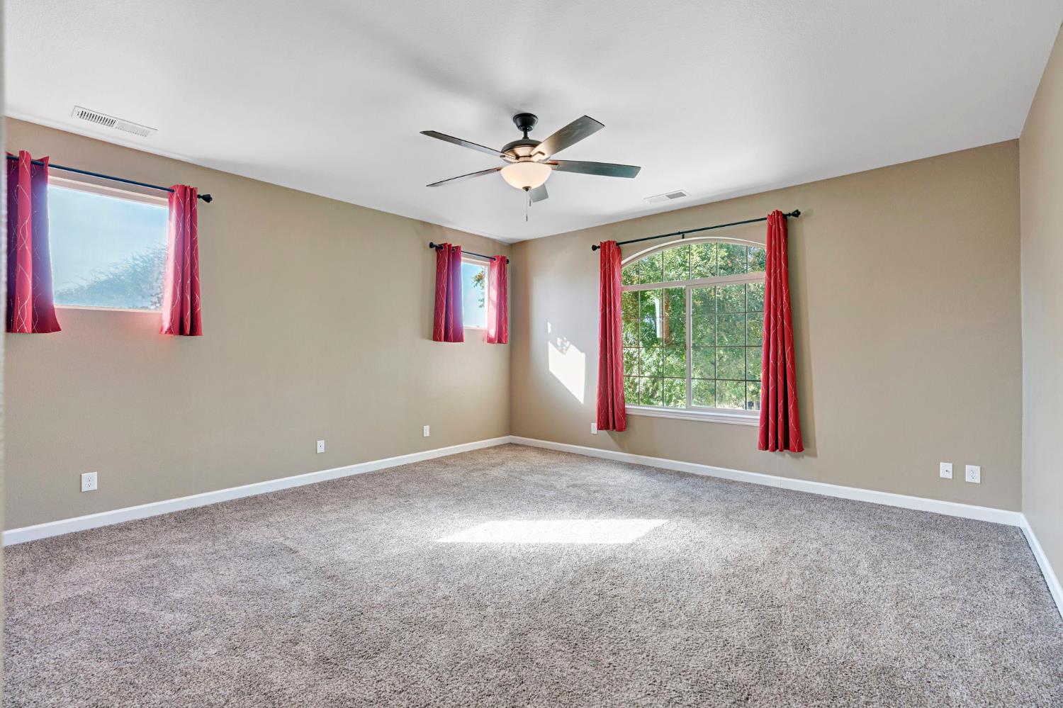 3154 Mitchell Ave, Clovis, CA 93619