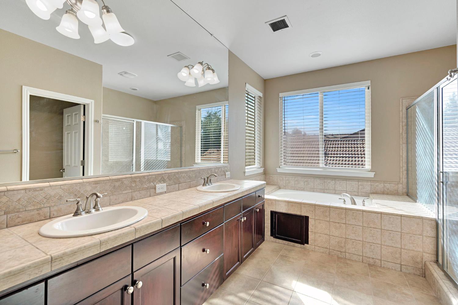 3154 Mitchell Ave, Clovis, CA 93619