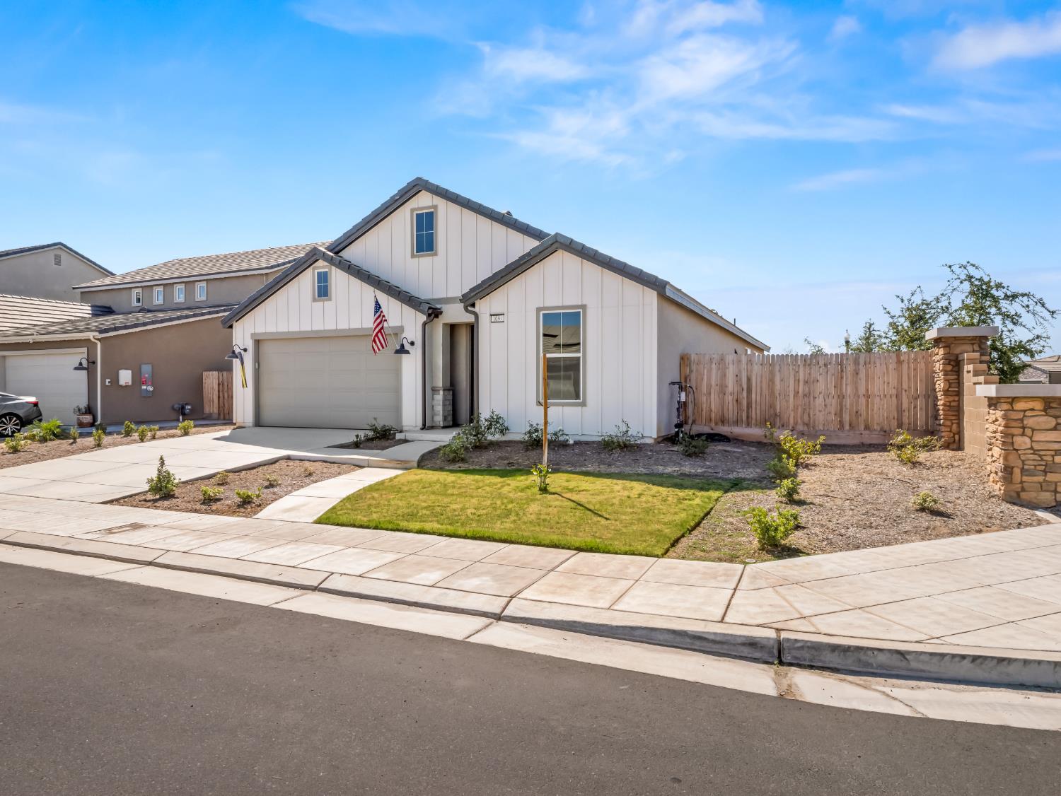 1094 Sawtooth Dr W, Madera, CA 93636