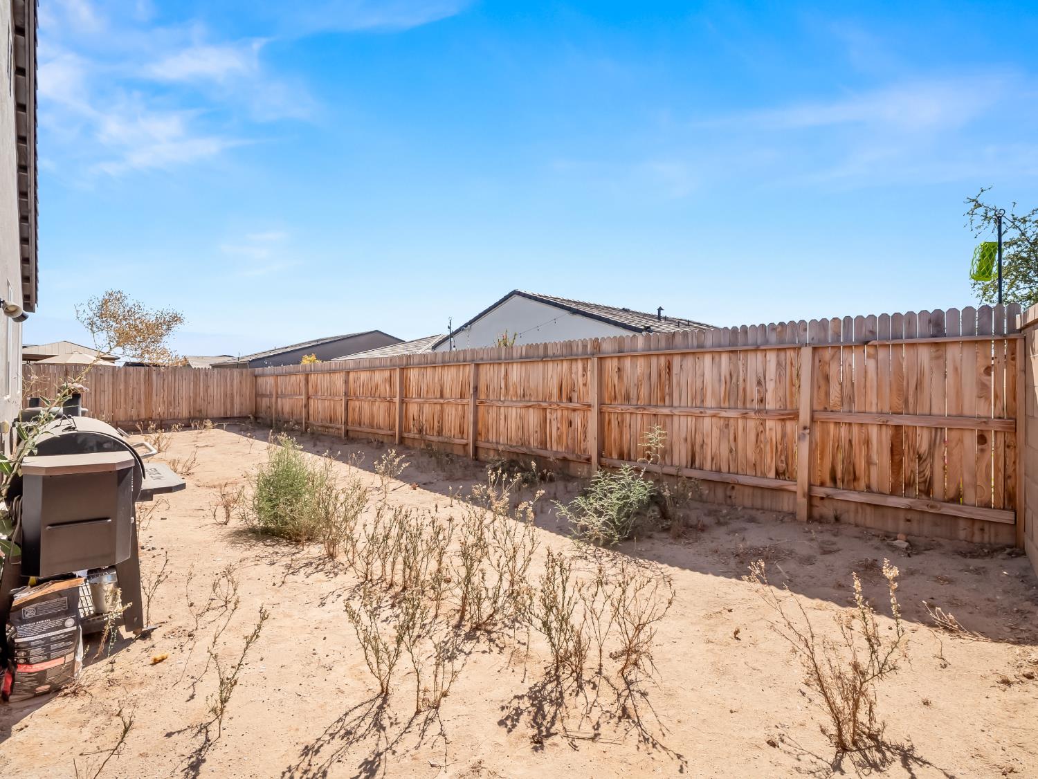 1094 Sawtooth Dr W, Madera, CA 93636