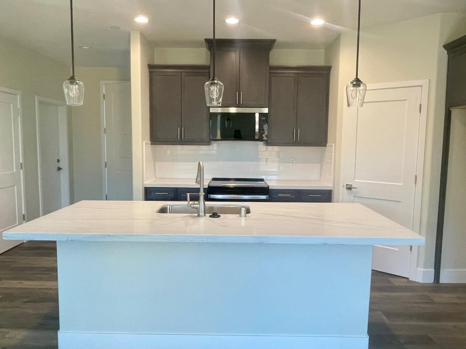 16269 W Sunset Ave, Kerman, CA 93630