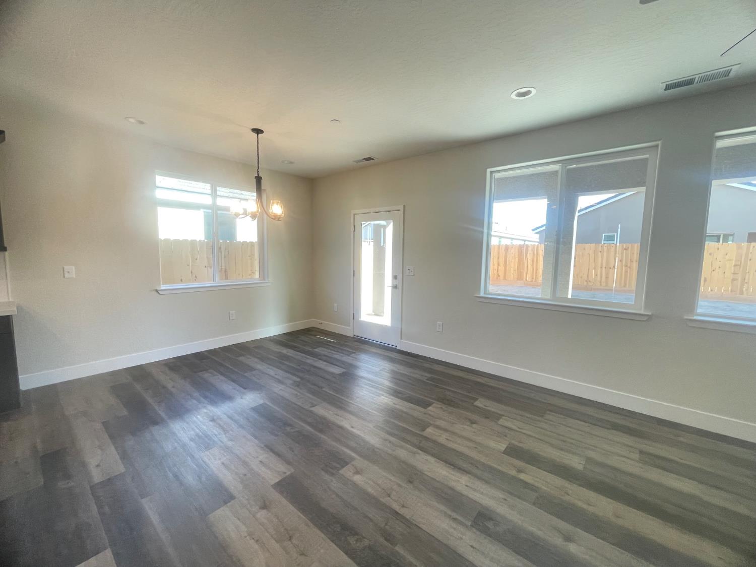 16269 W Sunset Ave, Kerman, CA 93630